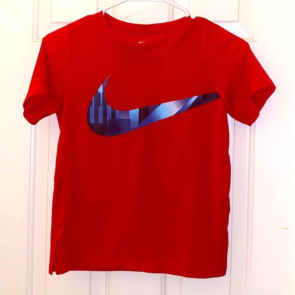 Nike boy’s top